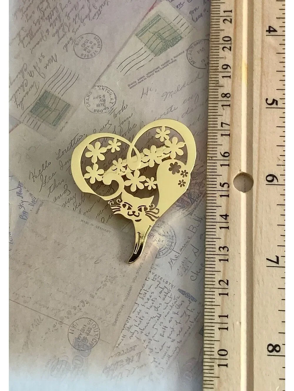 Charming Gold Tone Cat & Flower Heart Pin Brooch - Cute Floral Accessory